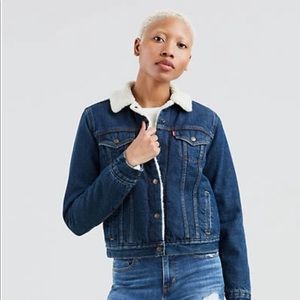 Levi’s Sherpa lined jean jacket - NWT size Small